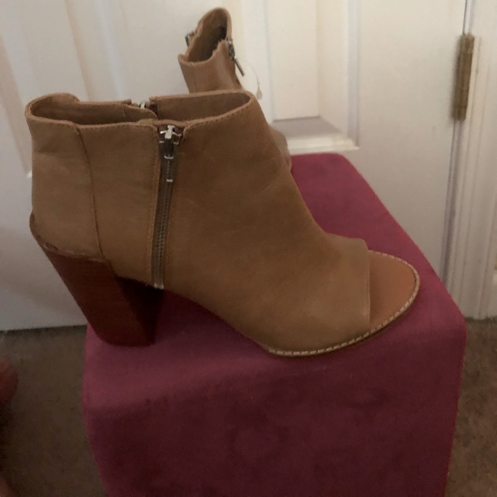 PRICE DROP LNWOT DV dolce vita leather mules